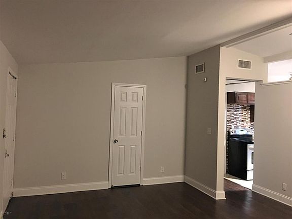 4th image of 126 Redbird Ln E