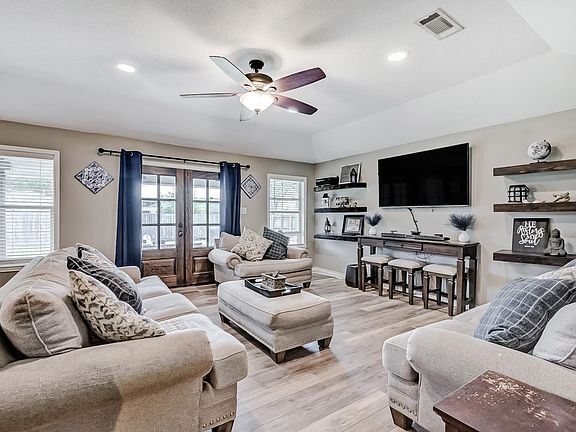 2nd image of 2241 Patricia Ln