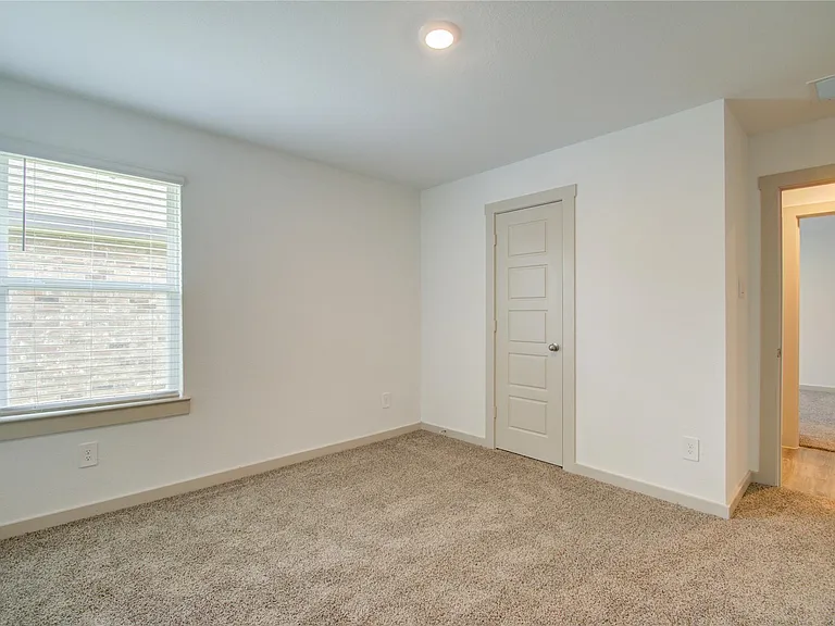 7911 Murciana Dr — Photo 32