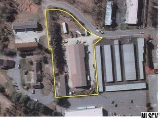 135 Commercial Ct NE, Lenoir, NC 28645