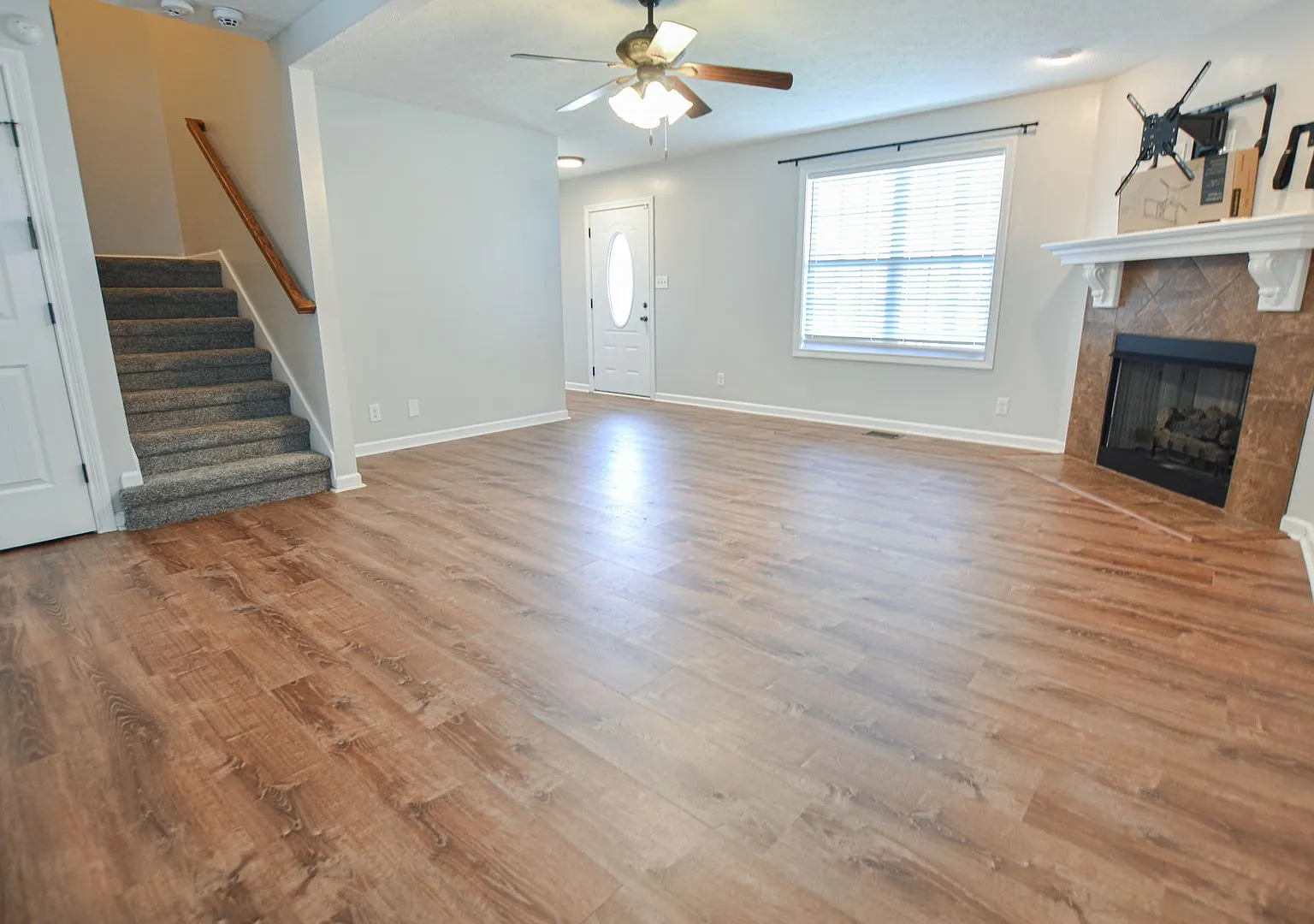 Pet Friendly Three Bedroom! — Photo 4