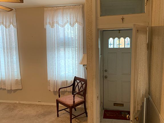Vestibule/Living room