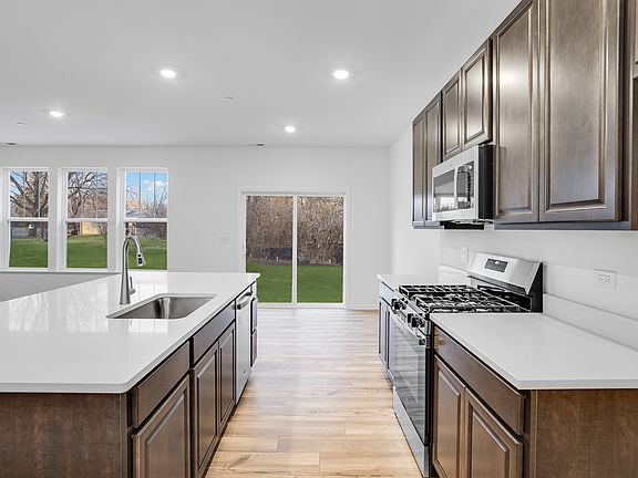 4th image of 638 Cassia Ct