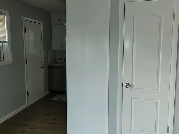 2nd image of 2000 NW 33rd St Unit B