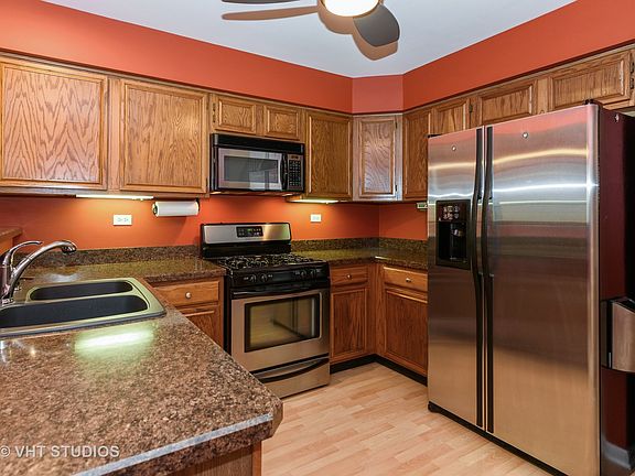 5th image of 320 Club House Dr