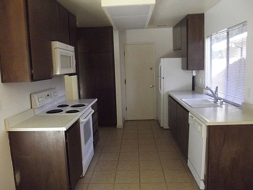 4th image of 2733 Adriatic Way