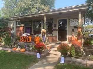 21213 Timberidge St, Saint Clair Shores, MI 48082