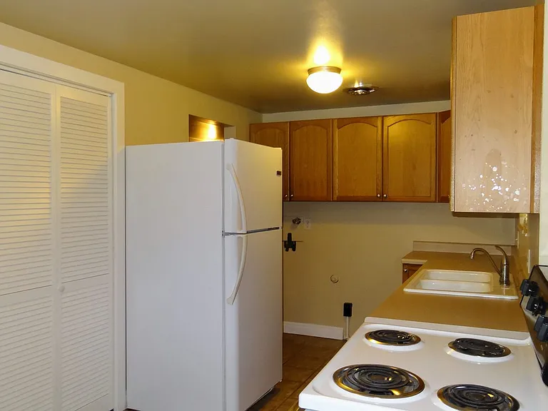 1968 E View St #3 — Photo 10