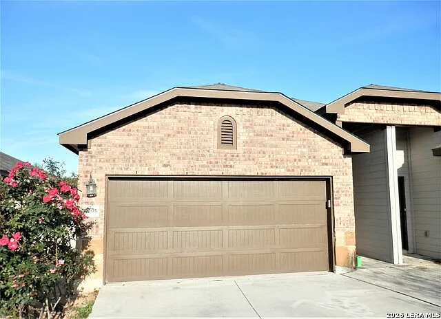 1033 Carolyn Cv — Photo 1