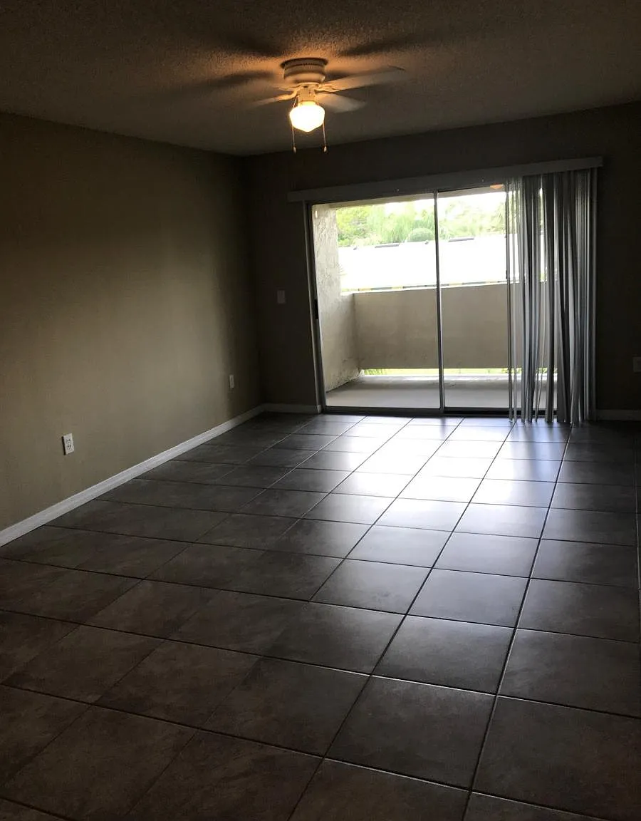 6106 Curry Ford Road — Photo 4