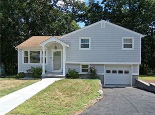 31 Robincrest Dr, Waterbury, CT 06708