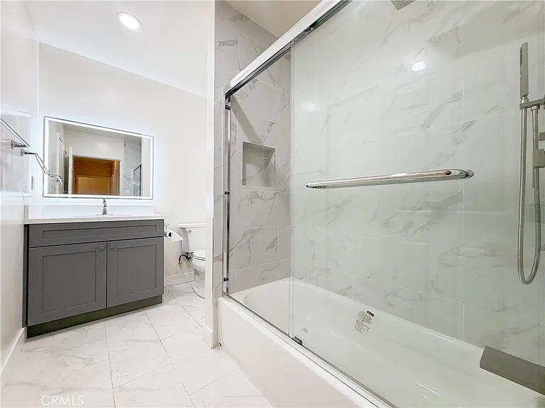 320 E Marshall St #A — Photo 21