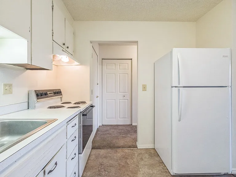 20th Ave Apartments — Photo 9