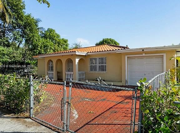 2nd image of 800 NE 129th St