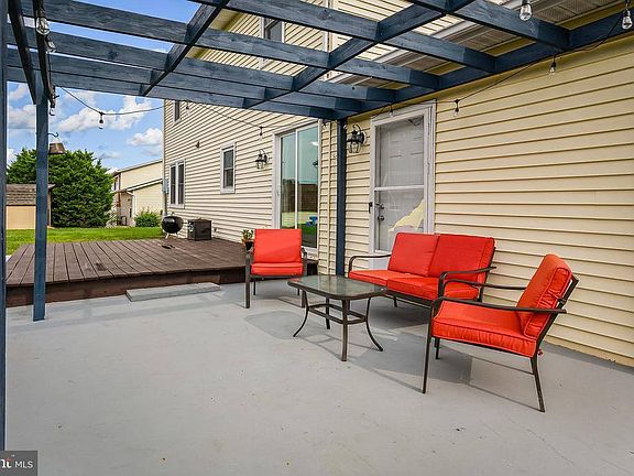 4th image of 181 Marguerite Dr