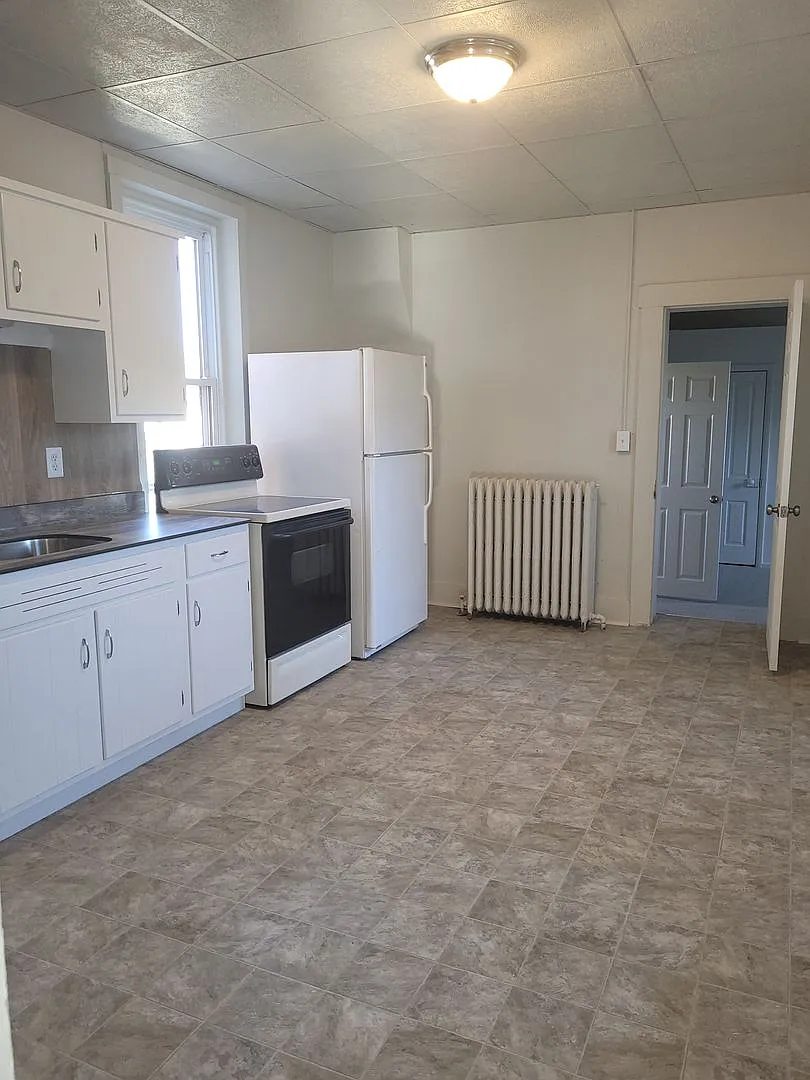 223 Main Street — Photo 4