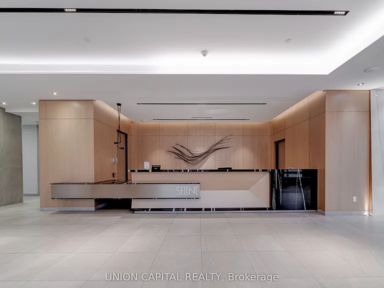 225 Village Green Sq #2010 — Photo 3