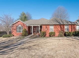 4556 W New Bridge Rd, Fayetteville, AR 72704
