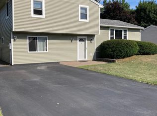 56 Gannett Rd, Farmington, NY 14425
