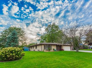 N91W17437 Saint Regis Dr, Menomonee Falls, WI 53051