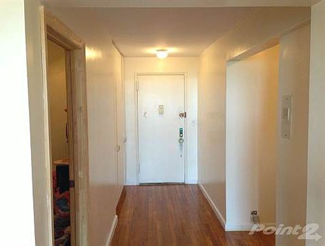 3531 Bronxwood Ave 6H hall