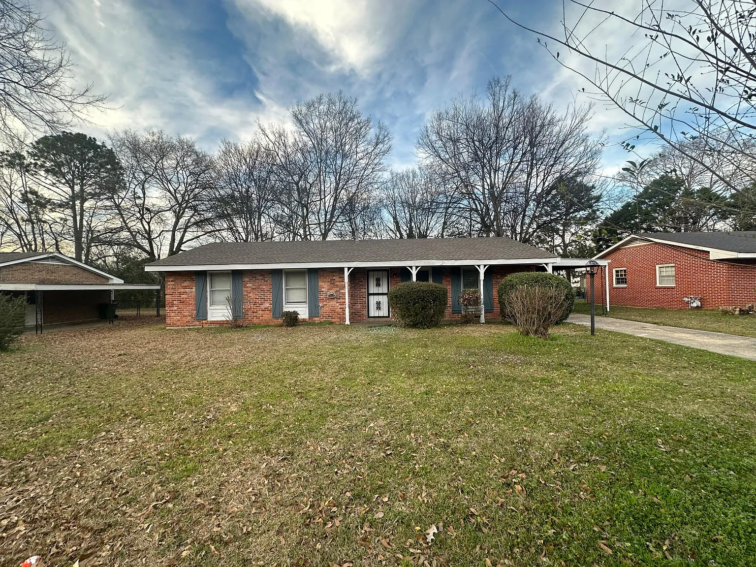 3 bed, 1298 sqft, $1,100 — Photo 1