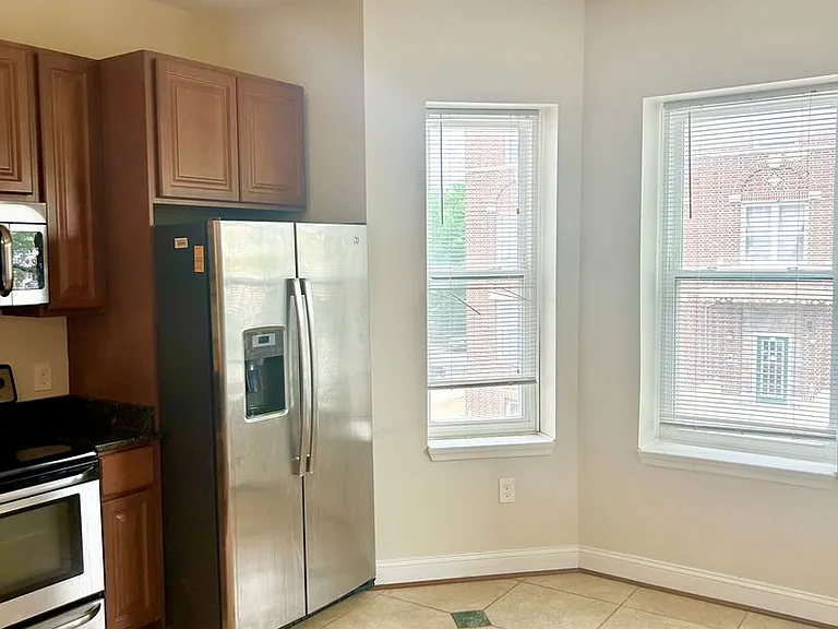 841 & 847 Whitelock St — Photo 18