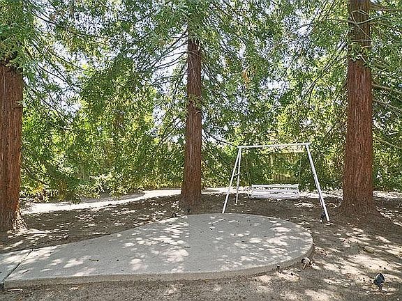 2nd image of 704 Canterbury Pl
