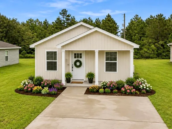 5429 Bayleaf Dr, Crestview, FL 32539
