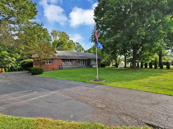 3rd image of 234 Deer Trail Ct