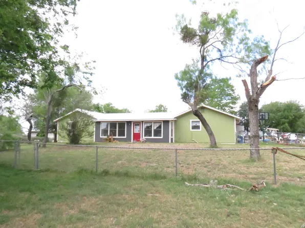 2126 CHURCH RD, Seguin, TX 78155