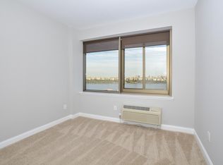 98 Gorge Rd #2898, Edgewater, NJ 07020