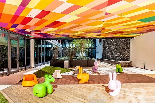 Rented by EXR | media 15