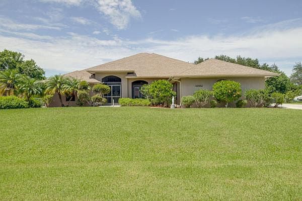 Home For Sale In White City