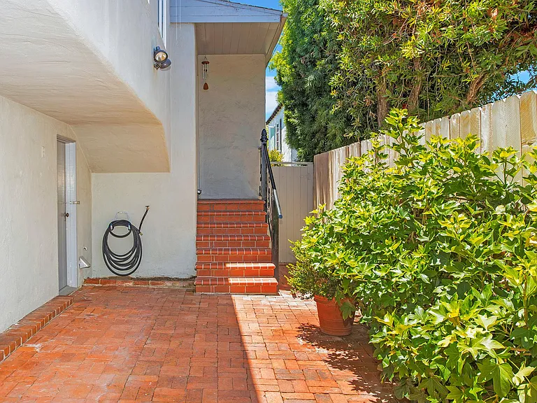 839 Catalina St — Photo 2