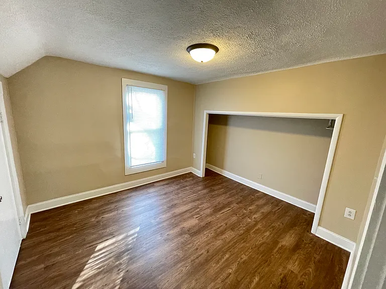 2712 S Moreland Ave — Photo 6
