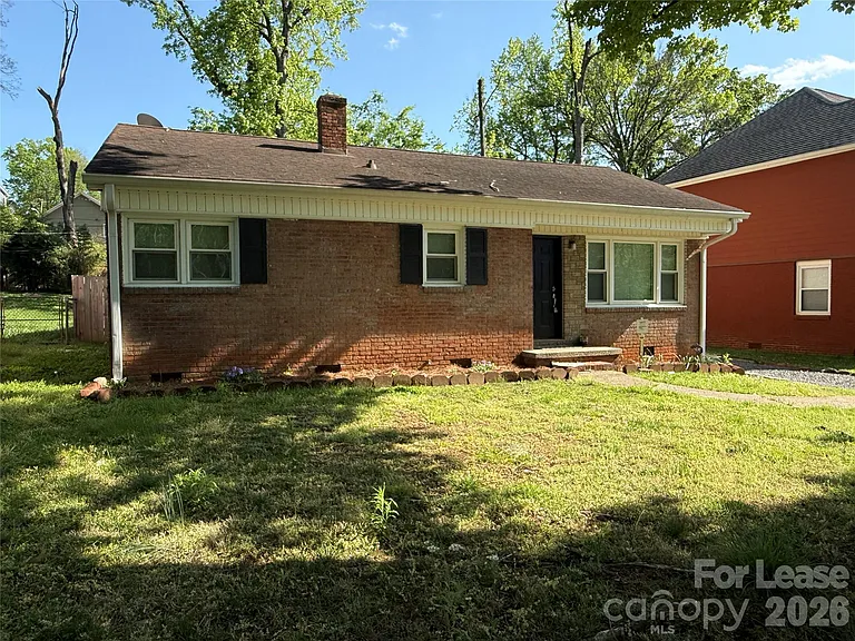 917 Spruce St — Photo 2