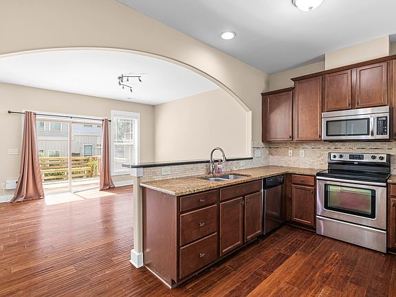 4th image of 3827 Glenhaven Rd