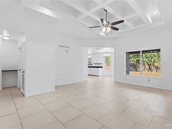 4th image of 555 Greystone Cir