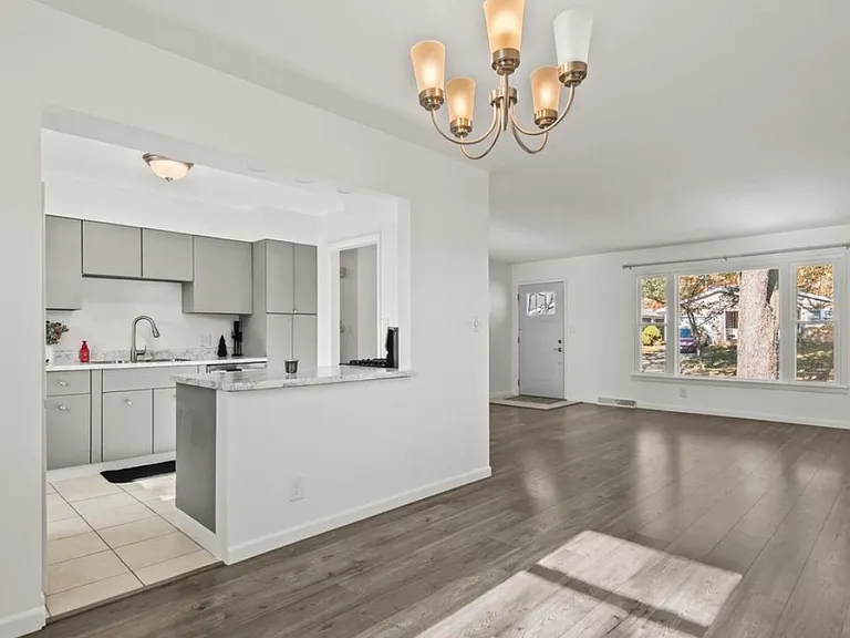 2054 Brentwood Dr — Photo 15
