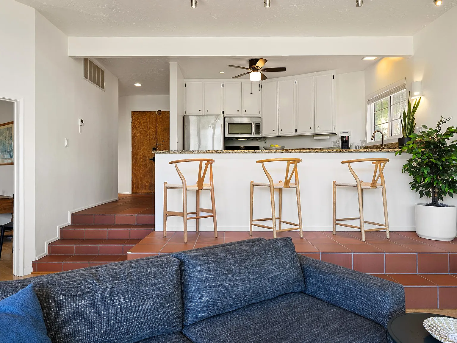 2 bed, 1135 sqft, $6,650 — Photo 4