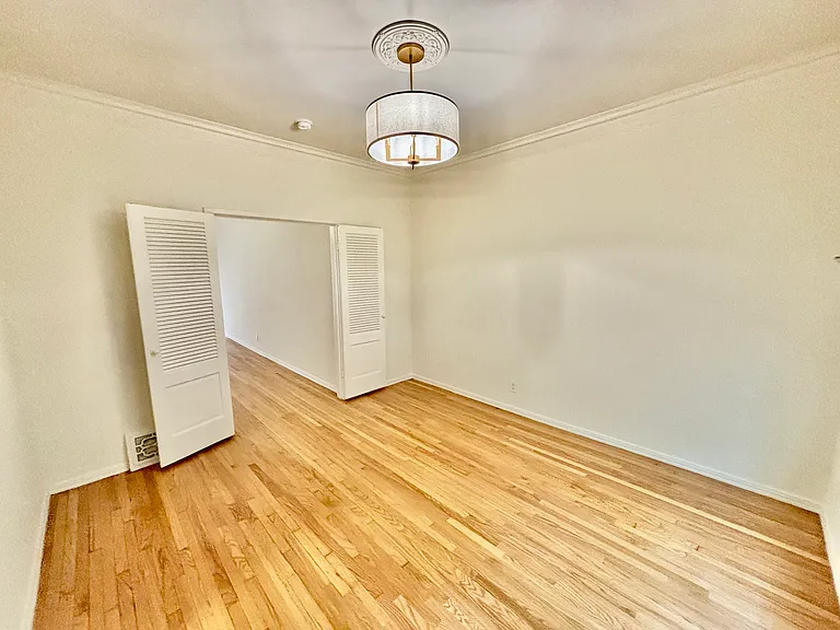 128 1/2 N Palm Dr — Photo 6