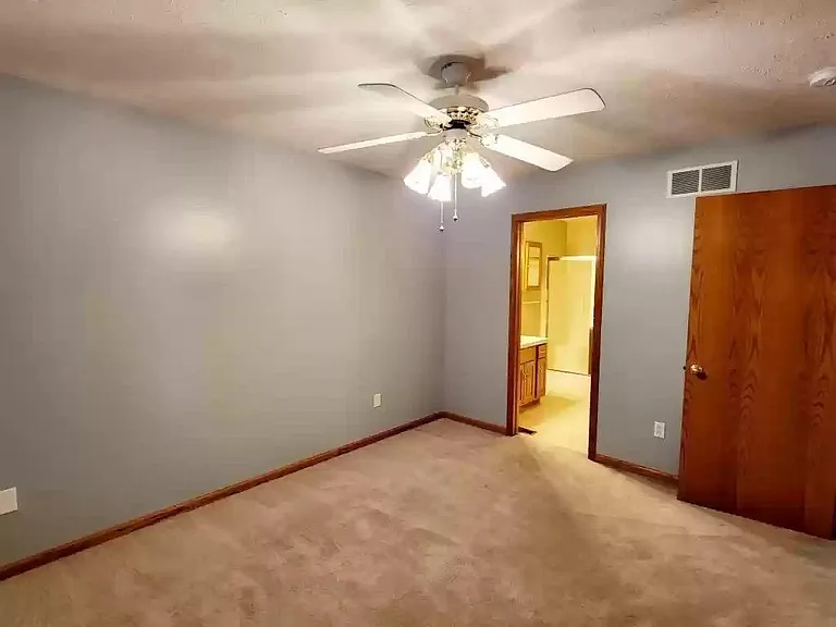 1301 Sierra Dr — Photo 10