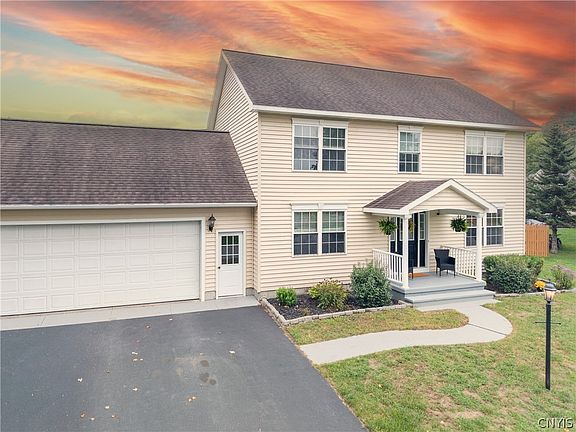 3rd image of 5 Emmons Cir