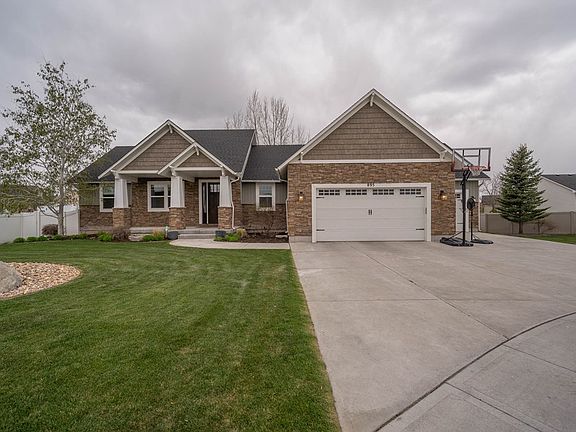 2nd image of 895 Mesa Cir