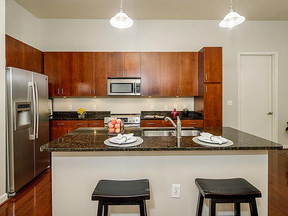 4th image of 711 Cosmopolitan Dr NE #131