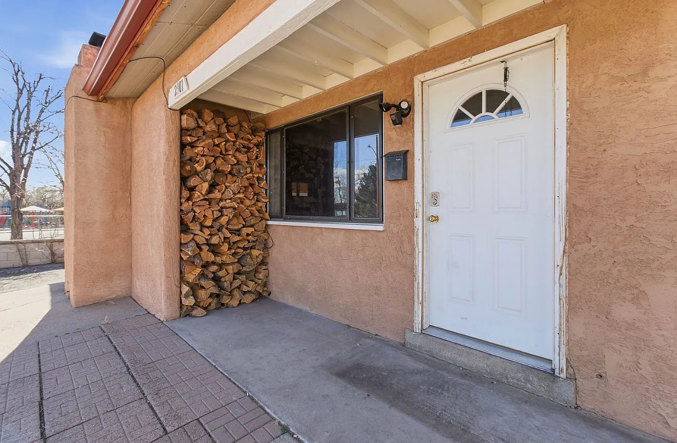 3 bed, 1600 sqft, $2,450 — Photo 2