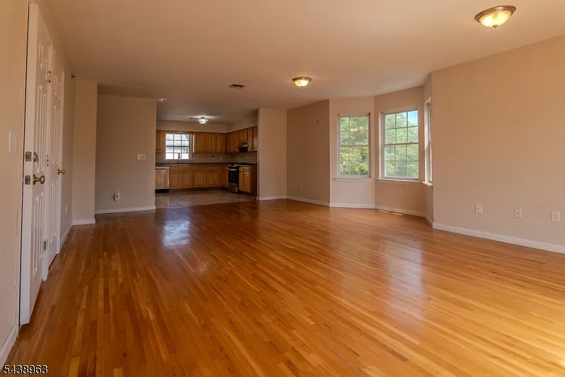 3 bed, 2.0 bath, $2,950 — Photo 4