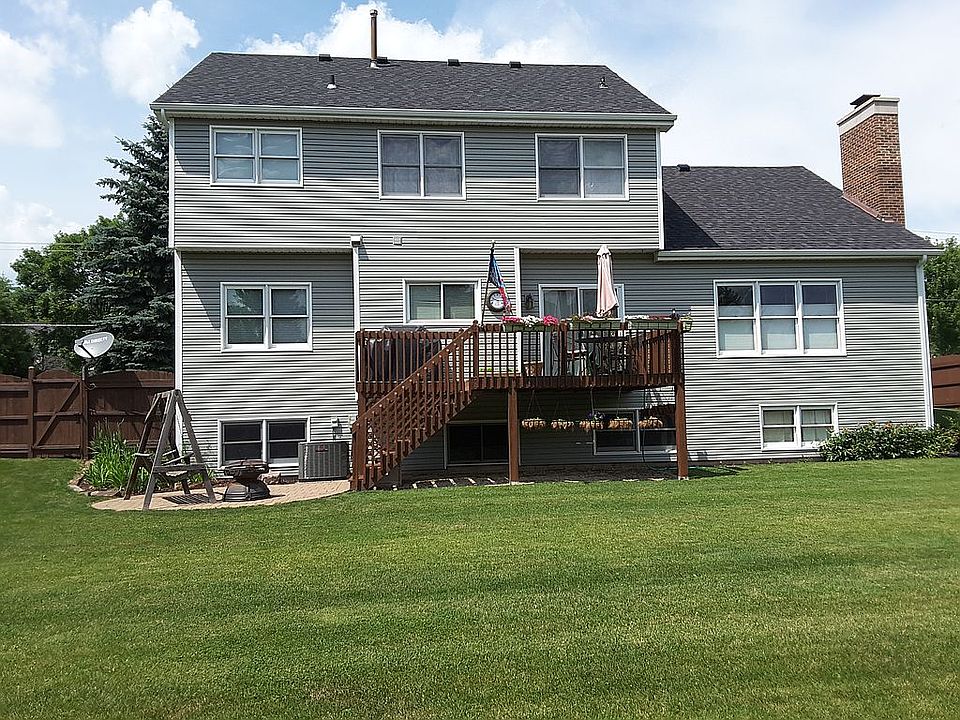 2nd image of 921 W Wood St
