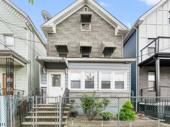 242 Franklin St, Elizabeth City, NJ 07206